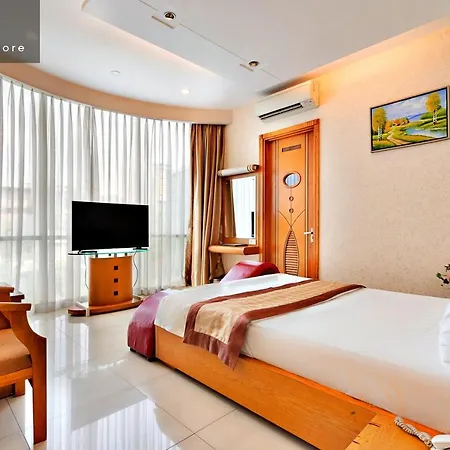 S79 Happy Hotel